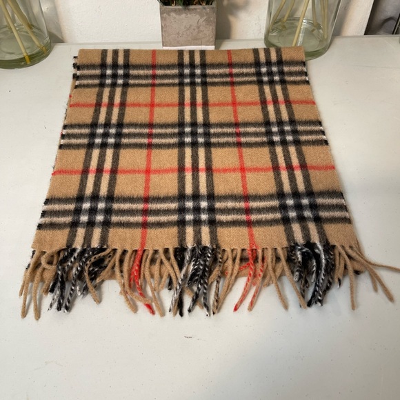 💯%Cashmere Burberrys - Picture 5 of 6